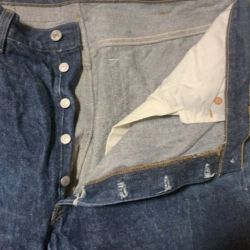 LeVI’S, 501 button up, vintage 94, (30years old) have wear spots, 40x32